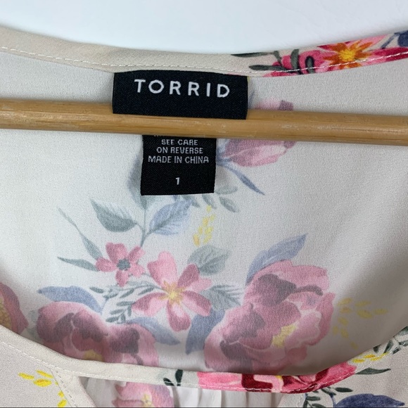 Torrid FLORAL PRINT GEORGETTE KEYHOLE BLOUSE - Picture 7 of 9